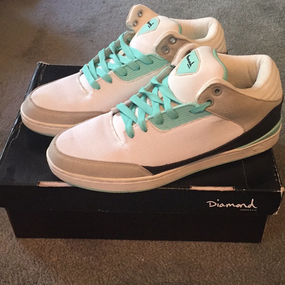 Diamond White Gray Leather Men’s Skate Shoe Size 9